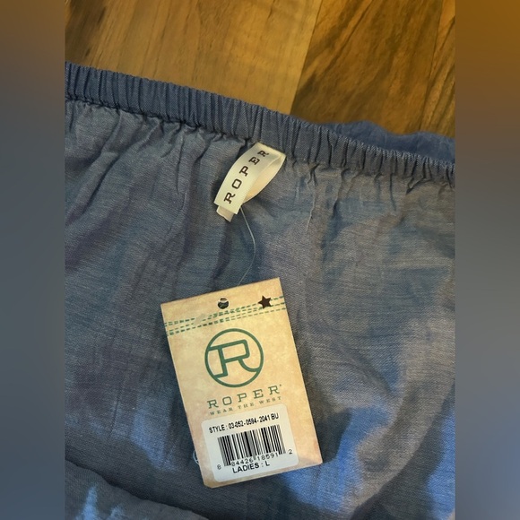 Roper Blue Off-Shoulder Top with white Floral Embroidery - Picture 4 of 5